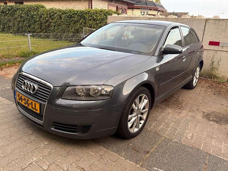 Grijs Gebruikt 2006 Audi A3 Attraction Hatchback | € 1.000 (Super prijs) - Afbeelding 1/4