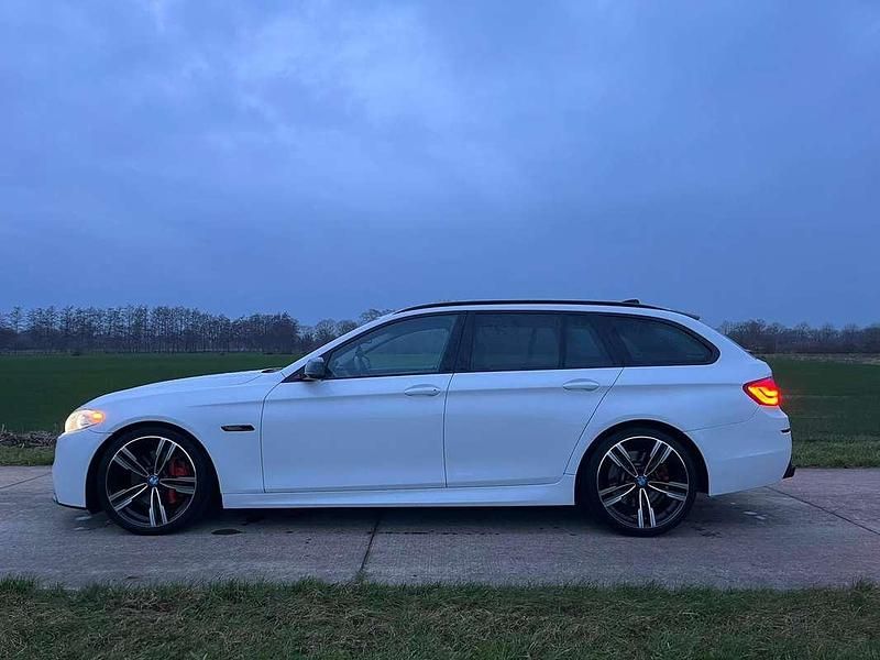 Wit Gebruikt 2013 BMW 535 Executive Stationwagen | € 14.000 - Afbeelding 1/4