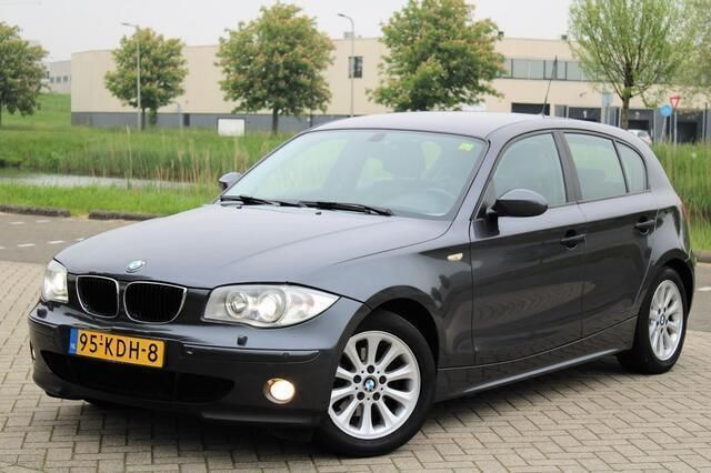 Grijs Gebruikt 2005 BMW 118 Executive Hatchback | € 3.499 (Iets duurder) - Afbeelding 1/4
