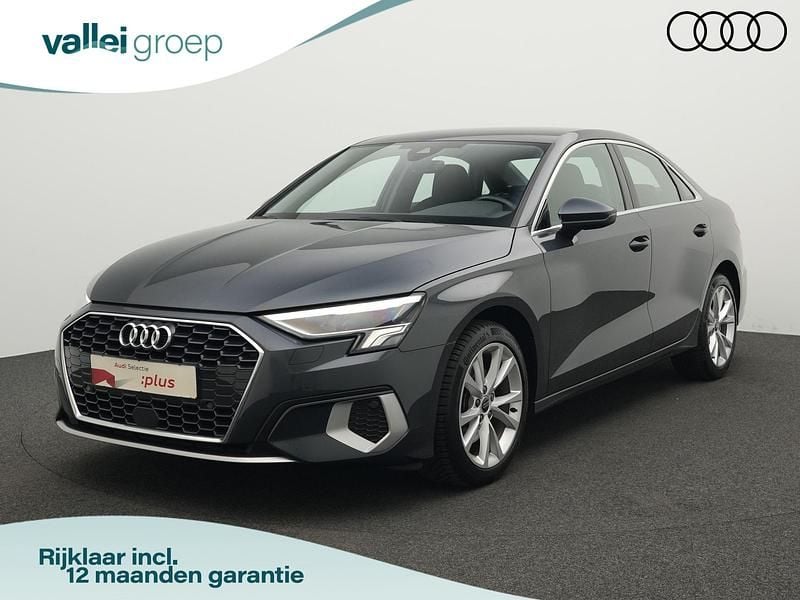 Grijs Gebruikt 2021 Audi A3 Business Sedan | € 24.200 (Goede deal) - Afbeelding 1/4