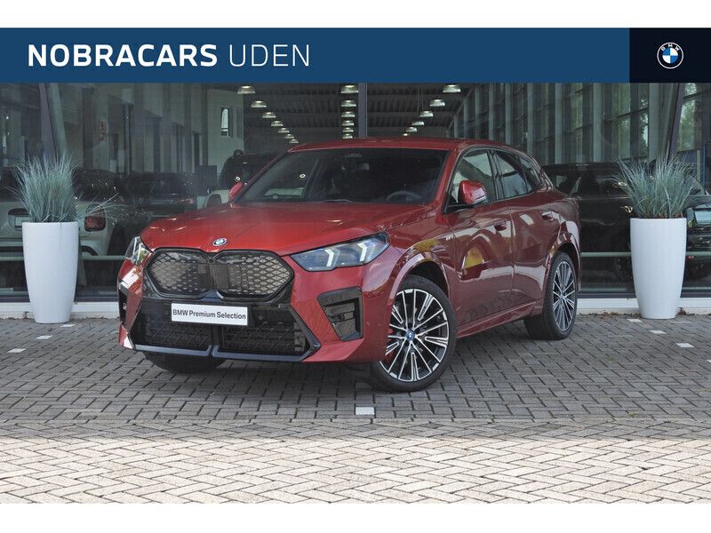 Fire rot Gebruikt 2024 BMW iX2 M Sport SUV | € 43.850 (Goede deal) - Afbeelding 1/4