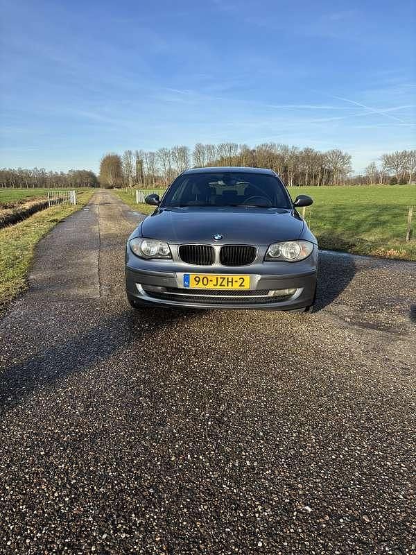 Occasion BMW 118 143 PK (105 kW) 2009 Grijs Hatchback