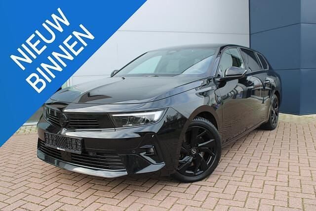Zwart Occasion 2023 Opel Astra Stationwagen | € 22.800 (Goede deal) - Afbeelding 1/4