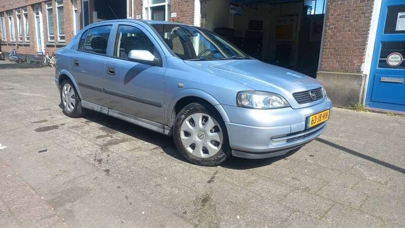 Grijs Gebruikt 2002 Opel Astra Edition Hatchback | € 1.850 (Eerlijke prijs) - Afbeelding 1/4