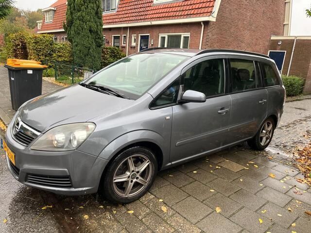 Grijs Gebruikt 2005 Opel Zafira Executive MPV | € 1.499 (Eerlijke prijs) - Afbeelding 1/4
