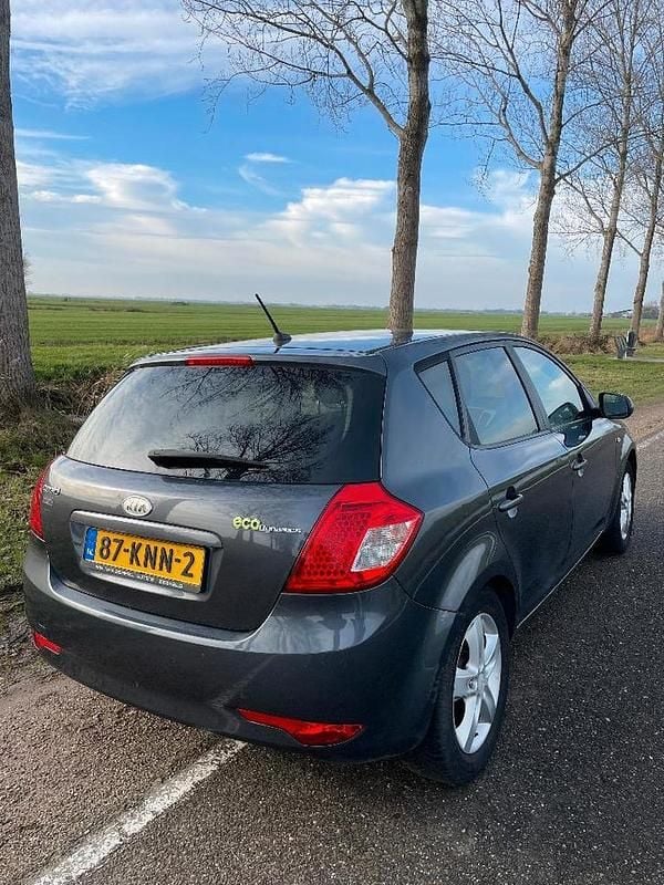 Gebruikt 2010 Kia Ceed Hatchback | € 1.850 (Super prijs) - Afbeelding 1/4