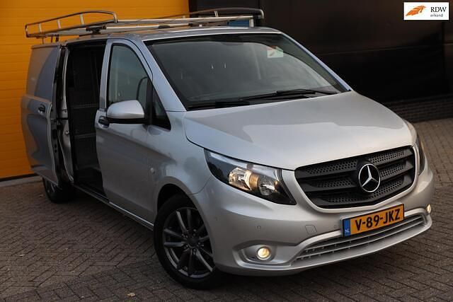 Grijs Gebruikt 2021 Mercedes Vito MPV | € 24.450 (Iets duurder) - Afbeelding 1/4