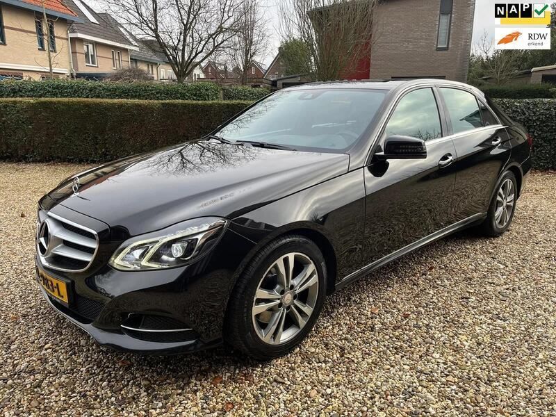Zwart Gebruikt 2015 Mercedes E250 Avantgarde Sedan | € 17.975 (Eerlijke prijs) - Afbeelding 1/4