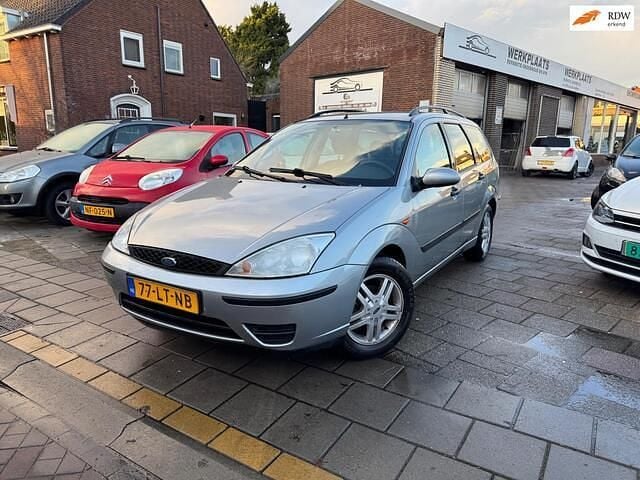 Grijs Gebruikt 2003 Ford Focus Stationwagen | € 675 (Goede deal) - Afbeelding 1/4