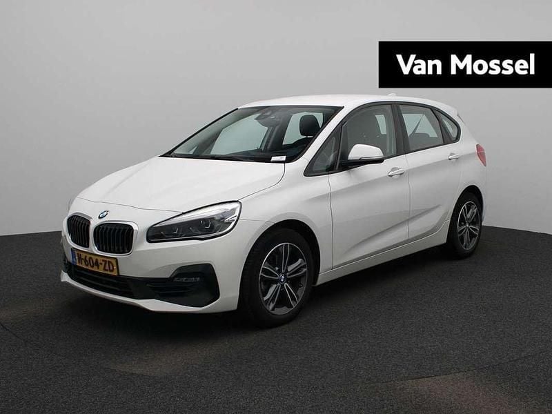 Wit Gebruikt 2020 BMW 218 Active Tourer Executive MPV | € 20.900 (Goede deal) - Afbeelding 1/4