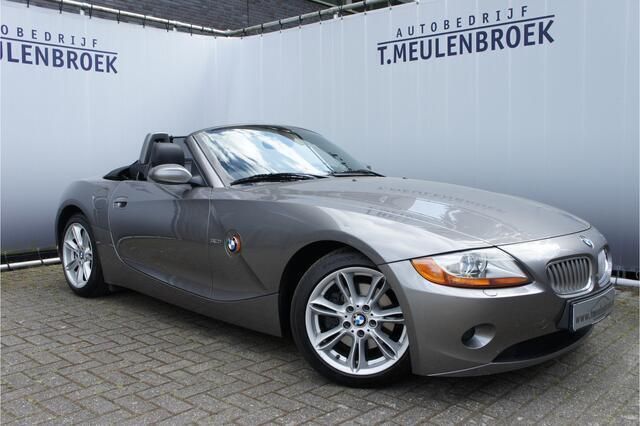 Grijs, metallic lak Gebruikt 2004 BMW Z4 Cabriolet | € 19.950 (Iets duurder) - Afbeelding 1/4