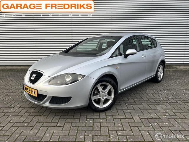 Grijs Gebruikt 2005 Seat Leon Reference Hatchback | € 2.735 (Iets duurder) - Afbeelding 1/4