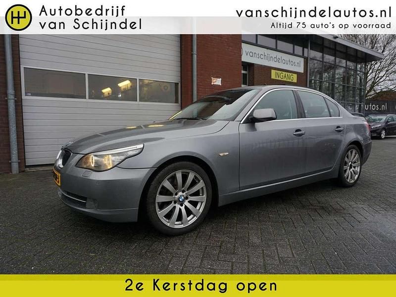 Grijs (metallic) Occasion 2008 BMW 523 Executive Sedan | € 7.750 (Eerlijke prijs) - Afbeelding 1/4