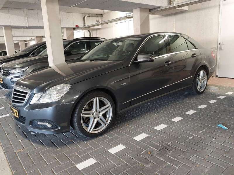 Grijs Gebruikt 2009 Mercedes E250 Avantgarde Sedan | € 6.500 (Eerlijke prijs) - Afbeelding 1/4