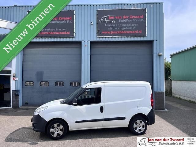 Wit Gebruikt 2016 Opel Combo Edition MPV | € 3.950 (Goede deal) - Afbeelding 1/4