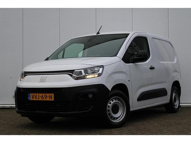Wit Gebruikt 2023 Fiat Doblò MPV | € 13.547 (Eerlijke prijs) - Afbeelding 1/4