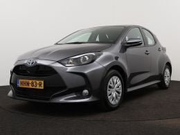 Grijs metallic Gebruikt 2024 Toyota Yaris Active Hatchback | € 23.445 (Eerlijke prijs) - Afbeelding 1/3