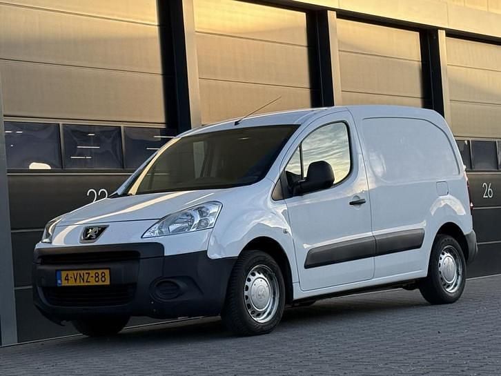 Wit Occasion 2011 Peugeot Partner MPV | € 2.750 (Eerlijke prijs) - Afbeelding 1/4