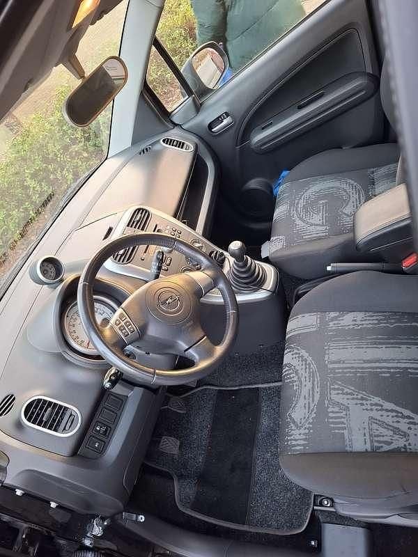 Occasion Opel Agila Edition 68 PK (50 kW) 2011 Zwart Hatchback