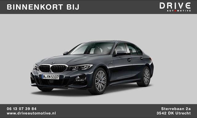 Grijs Gebruikt 2019 BMW 330 Executive Sedan | € 30.900 (Eerlijke prijs) - Afbeelding 1/4