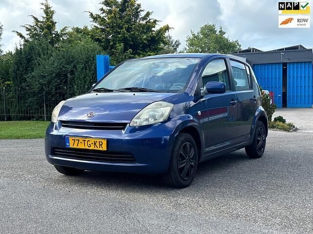 Blauw Gebruikt 2006 Daihatsu Sirion Hatchback | € 1.500 (Iets duurder) - Afbeelding 1/4