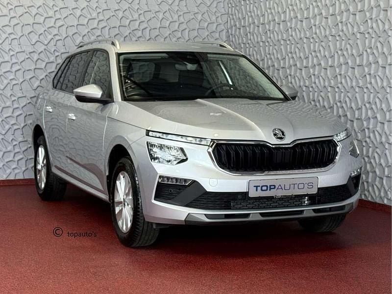 Grijs Gebruikt 2025 Skoda Kamiq Selection SUV | € 29.440 (Eerlijke prijs) - Afbeelding 1/4
