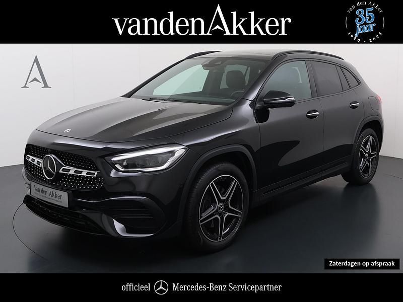Zwart (metallic) Gebruikt 2021 Mercedes GLA250 AMG SUV | € 37.850 (Iets duurder) - Afbeelding 1/4