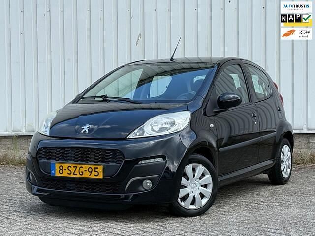 Zwart Gebruikt 2014 Peugeot 107 Active Hatchback | € 3.743 (Eerlijke prijs) - Afbeelding 1/4