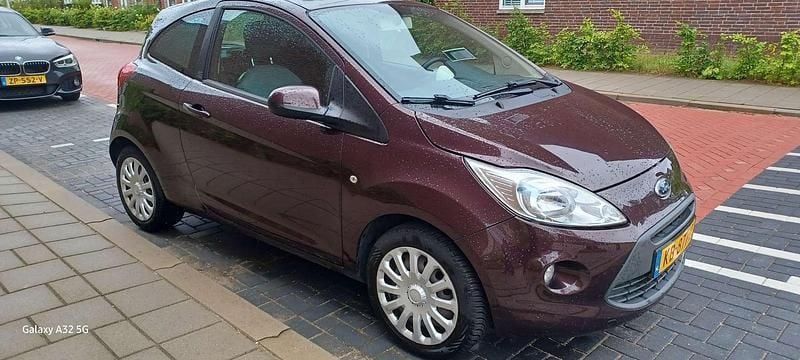 Paars Gebruikt 2015 Ford Ka Style Hatchback | € 5.500 (Eerlijke prijs) - Afbeelding 1/4