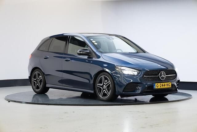 Blauw Occasion 2019 Mercedes B200 Business MPV | € 19.950 (Eerlijke prijs) - Afbeelding 1/4
