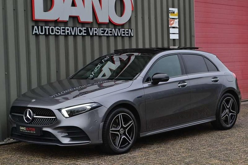 Grijs Gebruikt 2020 Mercedes A250 Business Hatchback | € 26.950 (Eerlijke prijs) - Afbeelding 1/4