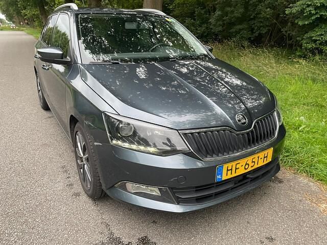 Grijs Gebruikt 2015 Skoda Fabia Hatchback | € 3.950 (Duur) - Afbeelding 1/4