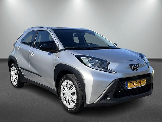 Grijs (metallic) Occasion 2023 Toyota Aygo X Edition SUV | € 15.901 (Goede deal) - Afbeelding 1/3
