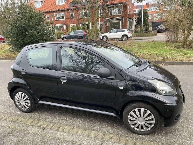 Occasion Toyota Aygo 68 PK (50 kW) 2010 Zwart Hatchback