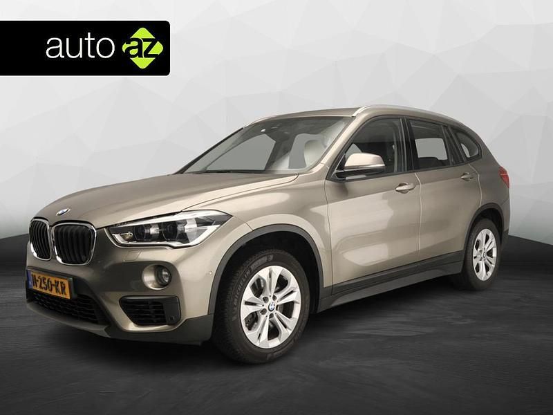 Grijs Occasion 2018 BMW X1 Executive SUV | € 21.900 (Eerlijke prijs) - Afbeelding 1/4
