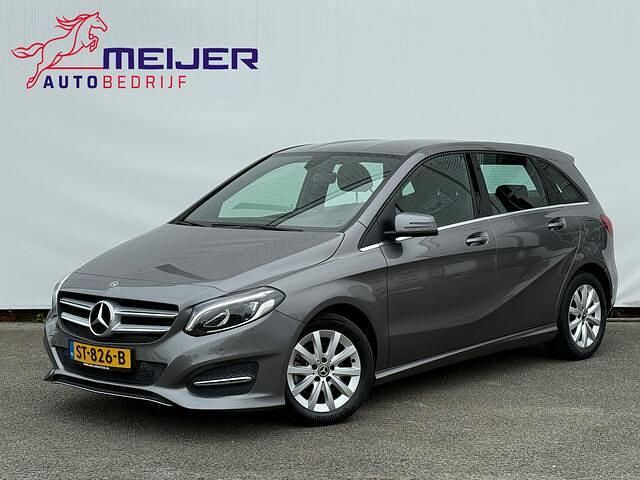 Grijs Gebruikt 2018 Mercedes B180 Ambition MPV | € 19.980 (Eerlijke prijs) - Afbeelding 1/4