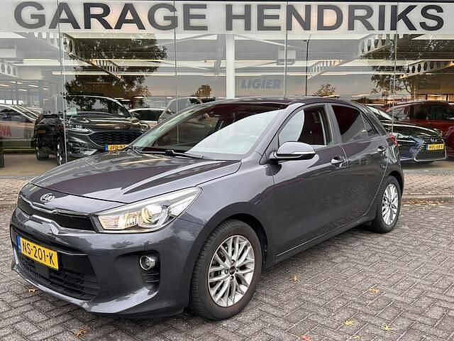 Grijs Gebruikt 2017 Kia Rio First Edition Hatchback | € 13.645 (Eerlijke prijs) - Afbeelding 1/4