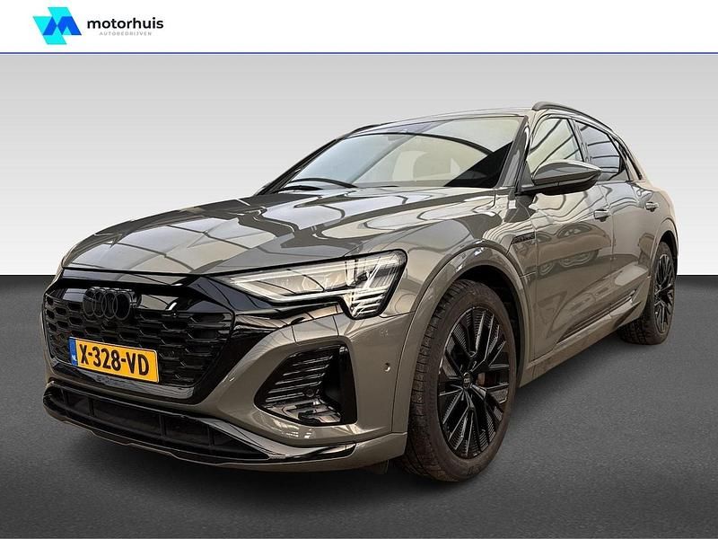 Grijs (metallic) Occasion 2024 Audi Q8 e-tron SUV | € 56.895 (Goede deal) - Afbeelding 1/4