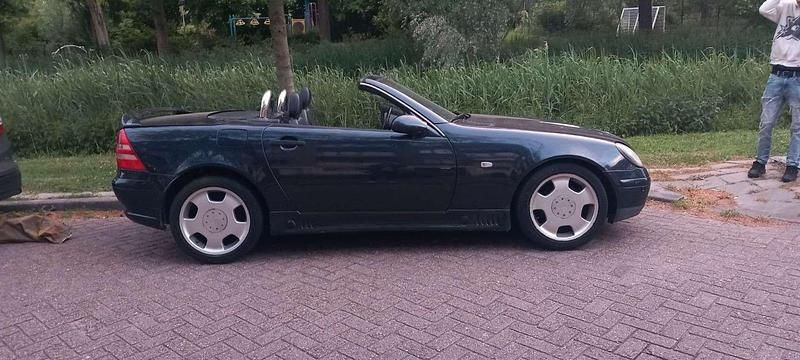 Zwart Gebruikt 2001 Mercedes 200 Cabriolet | € 1.499 - Afbeelding 1/4