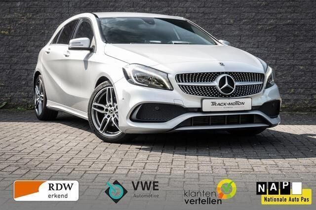 Grijs, metallic lak Gebruikt 2017 Mercedes A160 AMG line Hatchback | € 14.950 (Eerlijke prijs) - Afbeelding 1/4
