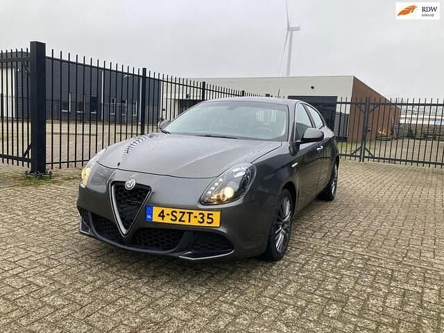 Occasion Alfa Romeo Giulietta Distinctive 170 PK (125 kW) 2013 Grijs Hatchback