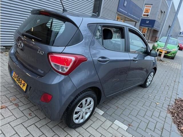 Grijs Gebruikt 2016 Hyundai i10 Comfort Hatchback | € 5.950 (Eerlijke prijs) - Afbeelding 1/4
