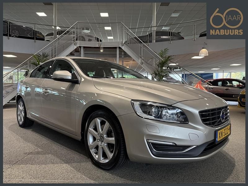 Bruin Gebruikt 2017 Volvo S60 Momentum Sedan | € 16.950 (Eerlijke prijs) - Afbeelding 1/4