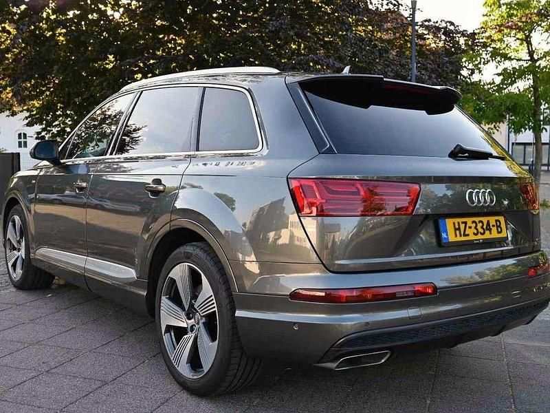 Grijs Gebruikt 2016 Audi Q7 SUV | € 29.995 (Eerlijke prijs) - Afbeelding 1/4