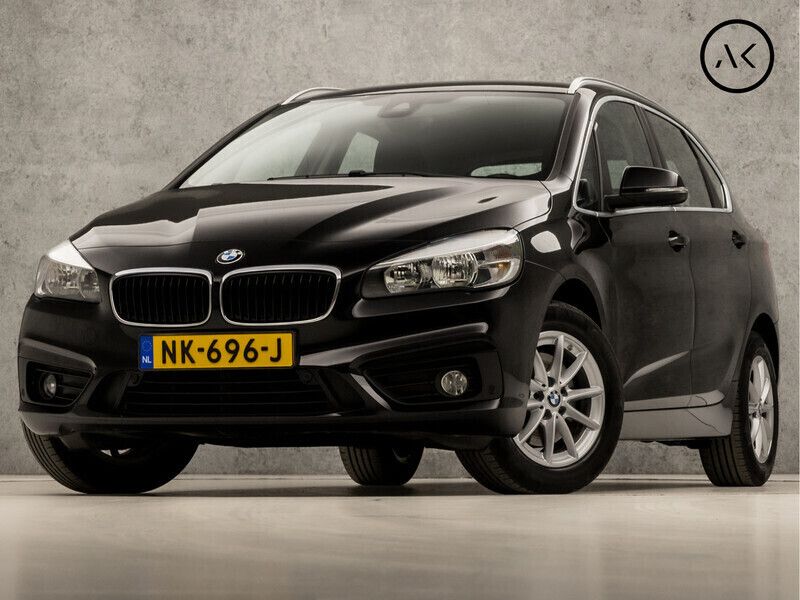 Zwart Gebruikt 2016 BMW 218 Executive Stationwagen | € 13.945 (Goede deal) - Afbeelding 1/4