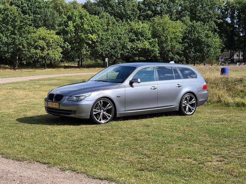 Grijs Gebruikt 2008 BMW 535 Executive Stationwagen | € 13.500 - Afbeelding 1/4
