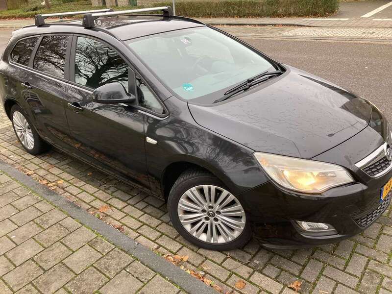 Zwart Gebruikt 2012 Opel Astra Stationwagen | € 3.500 (Eerlijke prijs) - Afbeelding 1/4