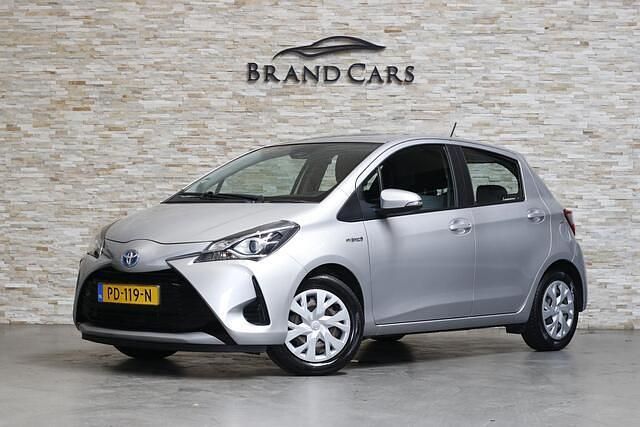 Grijs Gebruikt 2017 Toyota Yaris Hatchback | € 11.950 (Eerlijke prijs) - Afbeelding 1/4