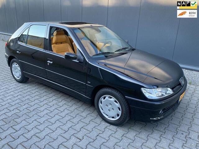 Zwart, metallic lak Gebruikt 2000 Peugeot 306 Hatchback | € 1.950 (Eerlijke prijs) - Afbeelding 1/4
