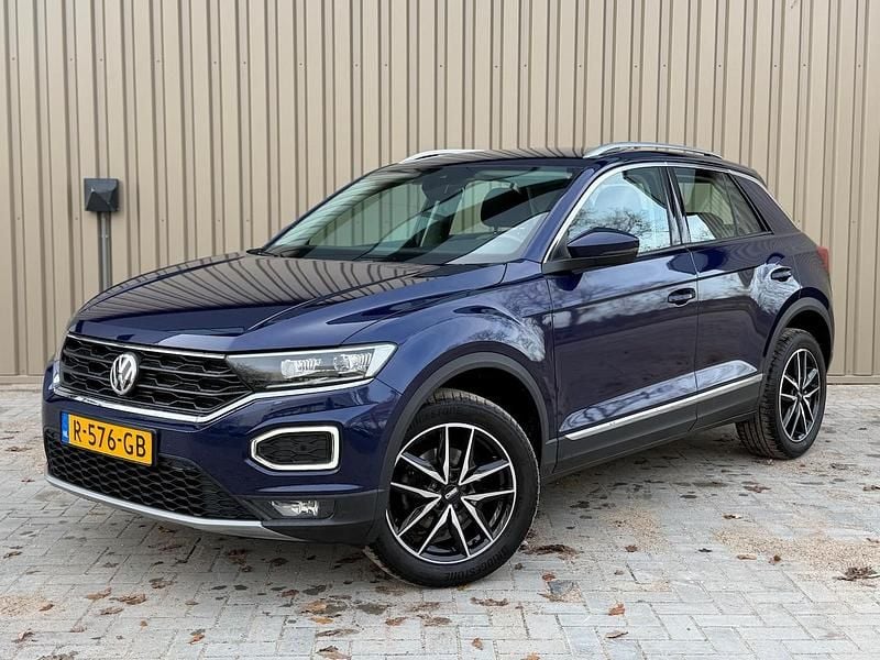 Blauw (metallic) Gebruikt 2020 VW T-Roc Business SUV | € 23.495 (Eerlijke prijs) - Afbeelding 1/4